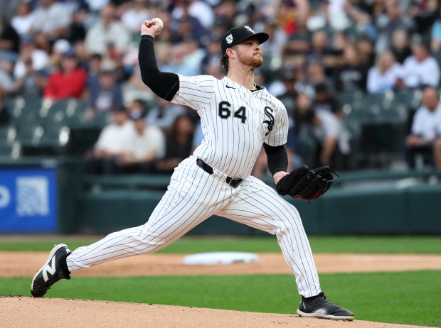 Chicago White Sox starting pitcher Shane Smith delivers to the New York Yankees in the first inning of a game at Rate Field in Chicago on Aug. 30, 2025. (Chris Sweda/Chicago Tribune)
