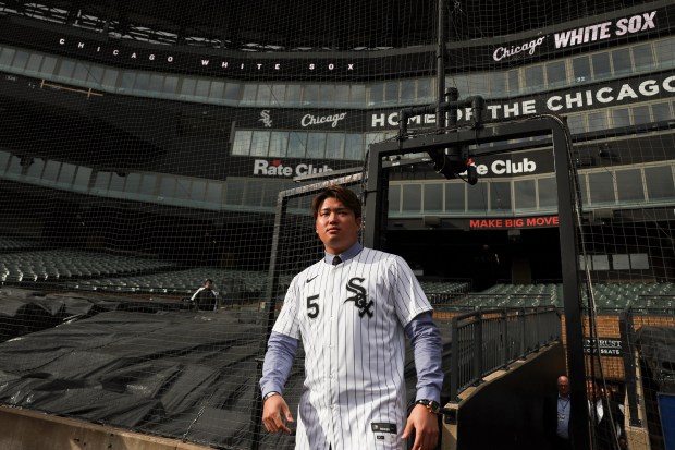 New Chicago White Sox player Munetaka Murakami walks onto the field during a press conference at Rate Field on Monday, Dec. 22, 2025, announcing his acquisition. (Eileen T. Meslar/Chicago Tribune)