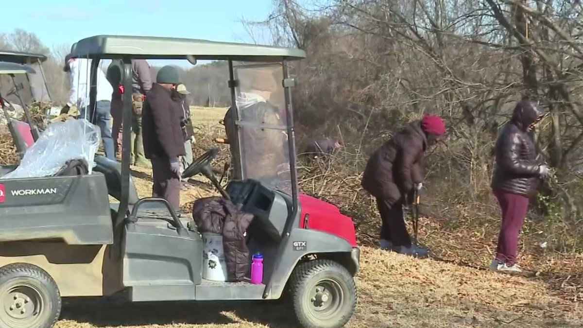 Volunteers clean DC public golf course as Trump takeover looms – NBC4 Washington