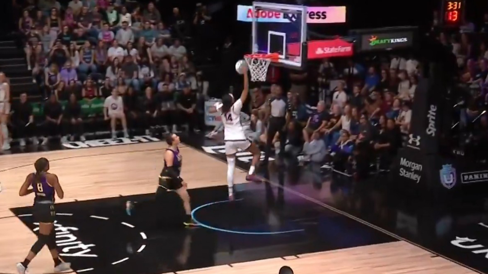 Dominique Malonga dunks