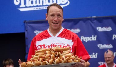 Hot Dog Chain Sends MAGA Into Total Meltdown