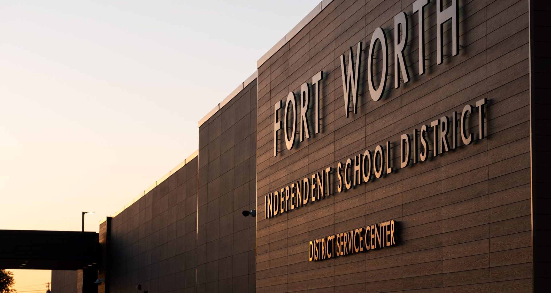 People’s Commissioners Court calls for policy to prevent ICE agents access to FWISD campuses