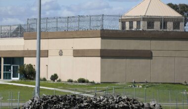 Bipartisan lawmakers propose 35% federal pay raise for Bureau of Prisons officers