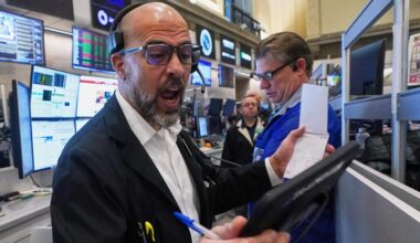 Wall Street rises on Big Tech gains and approaches records