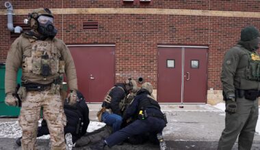 Anti-ICE demonstrators chase off outnumbered far-right activists at Minneapolis rally