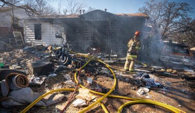 1 woman, 3 dogs dead after East Fort Worth house fire on New Year’s Eve