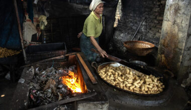 A worker fries tofu over a furnace fueled by a combination of plastic waste, wood and coconut husks at a tofu factory on May 22, 2025, in Sidoarjo, Indonesia. Credit: Robertus Pudyanto/Getty Images