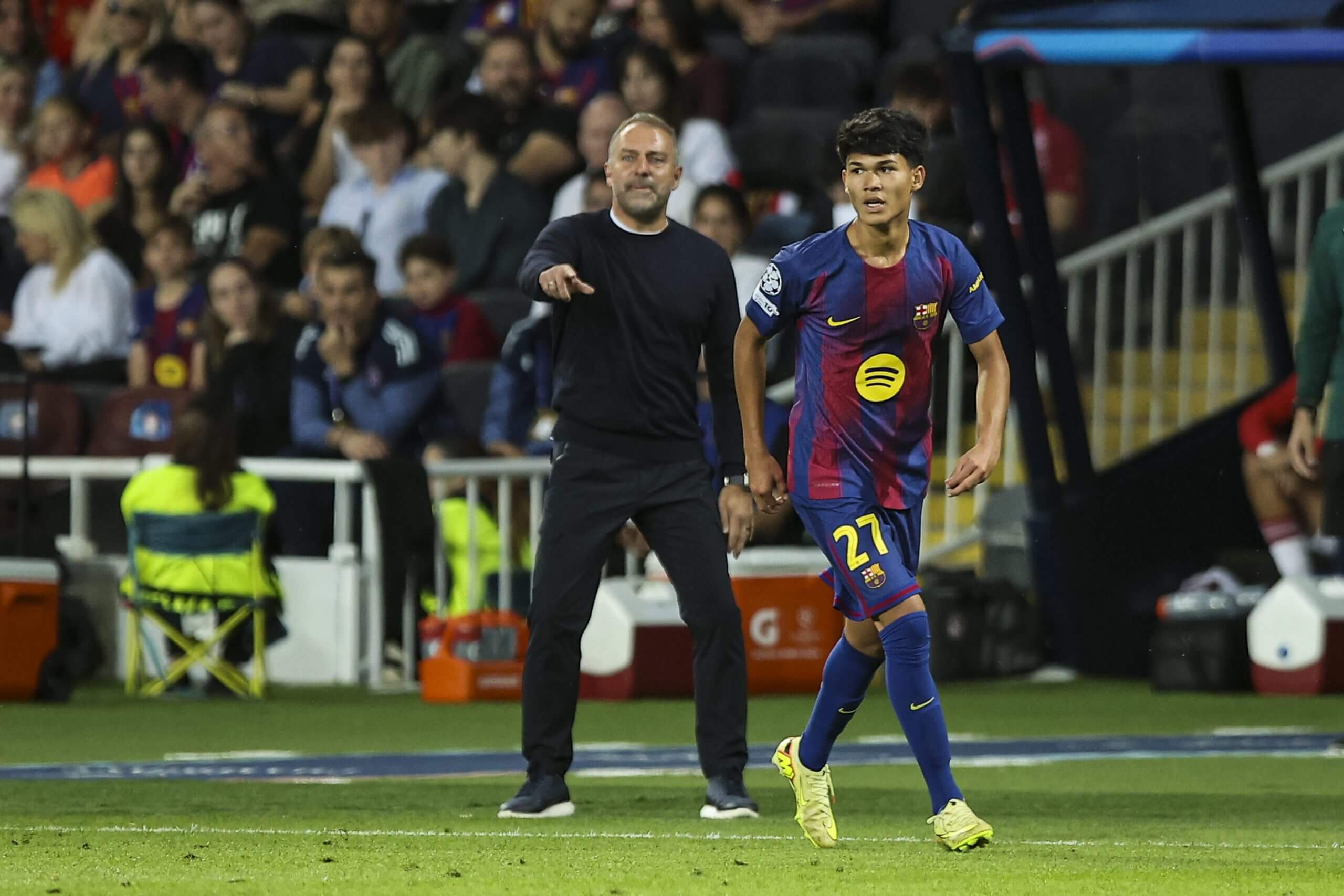 Dro playing for Barcelona