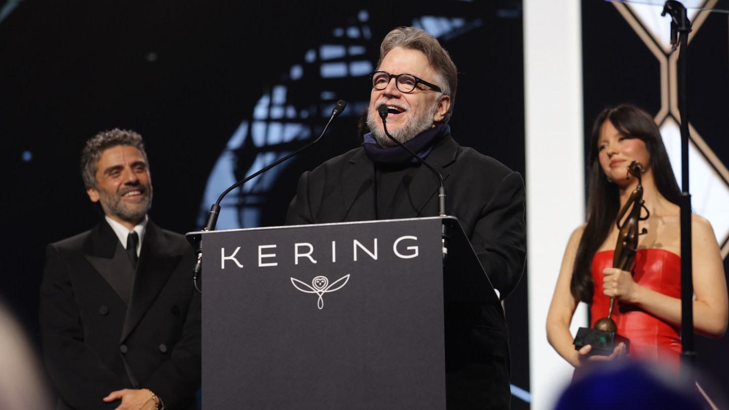Guillermo del Toro Reveals Death of His Brother at Palm Springs Awards