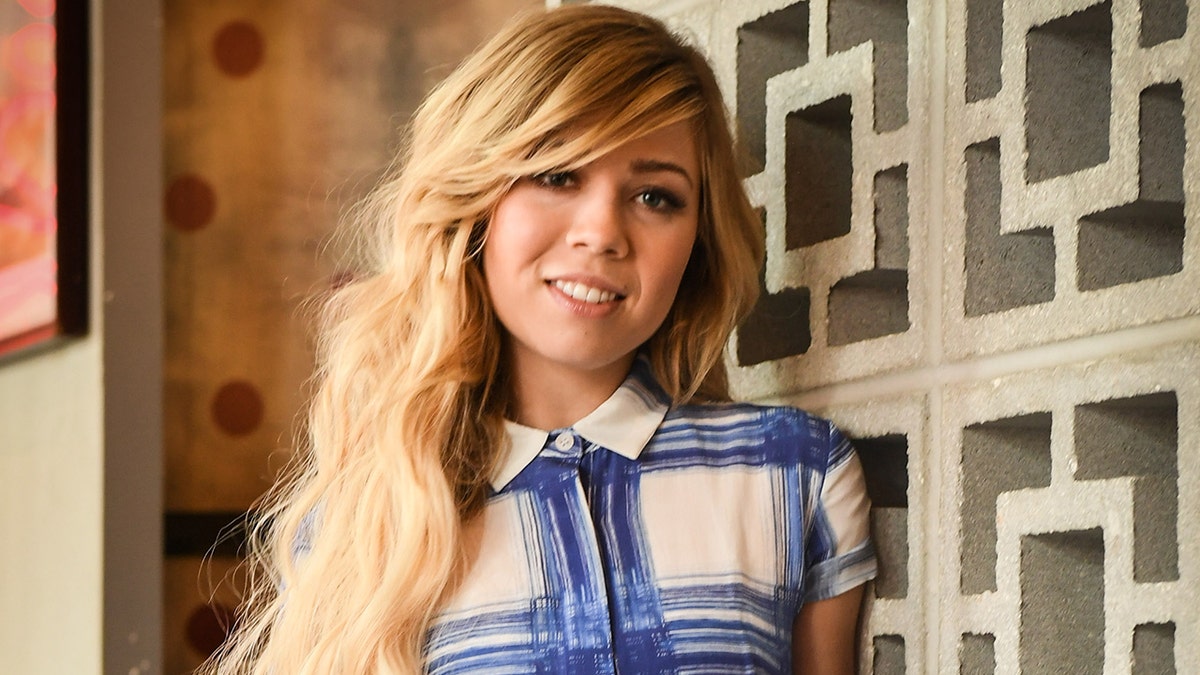 Jennette McCurdy wearing a dress