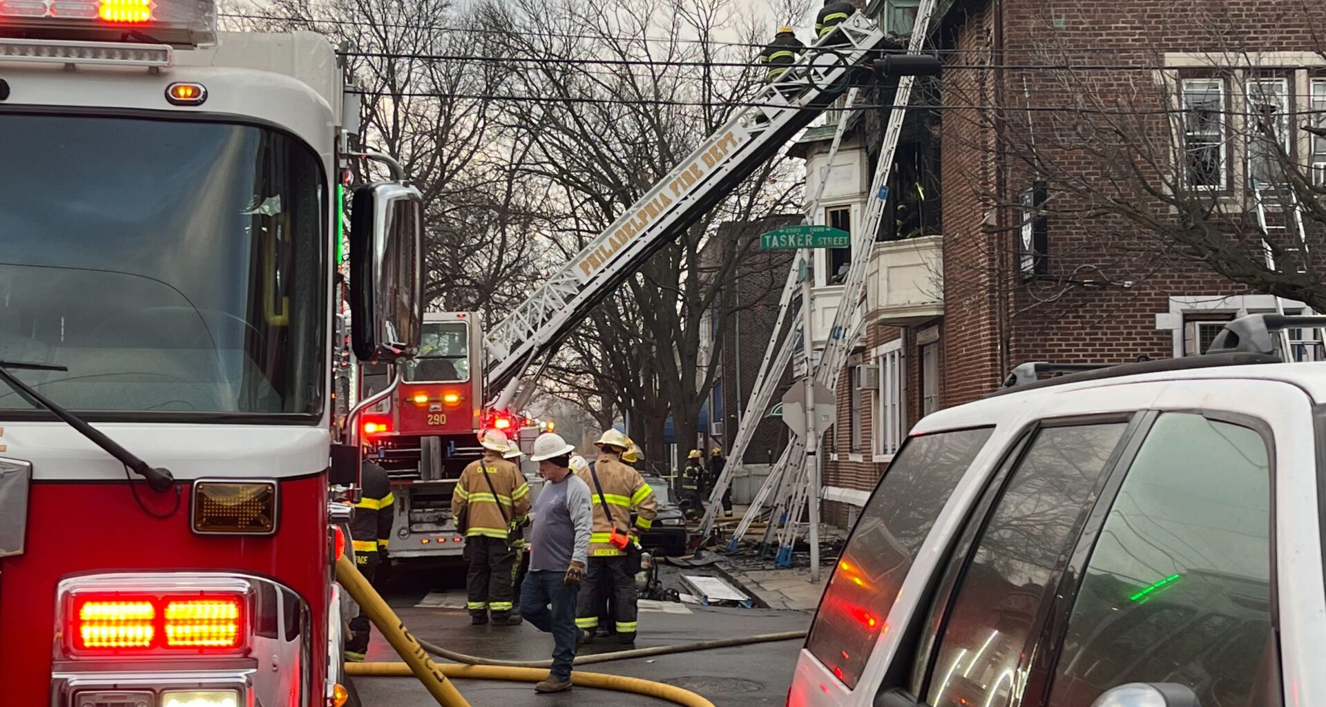 3 injured in South Philadelphia building fire