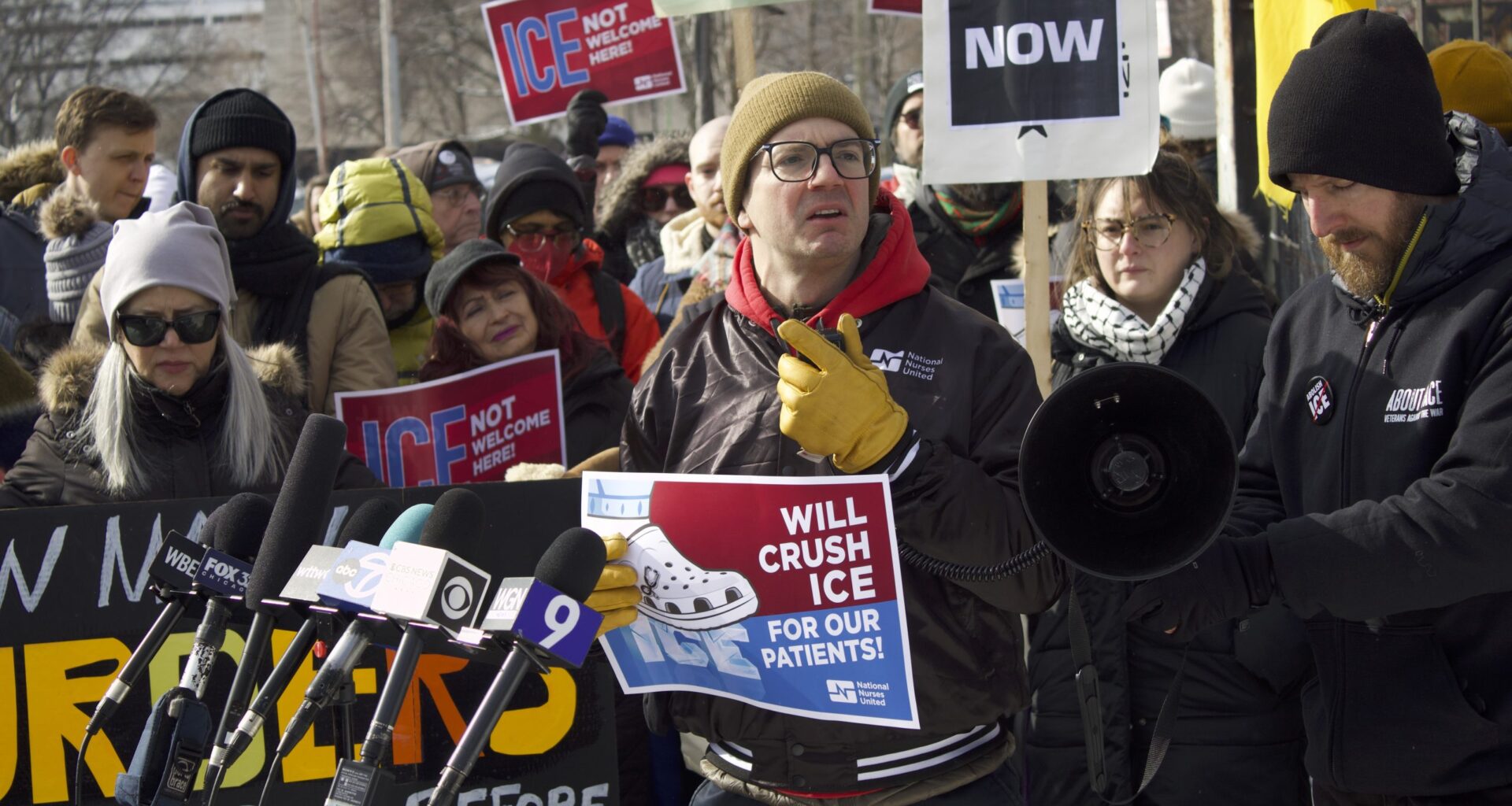 Chicago Nurses, Veterans Grow Memorial For Alex Pretti Outside VA Hospital, Rally Against ICE