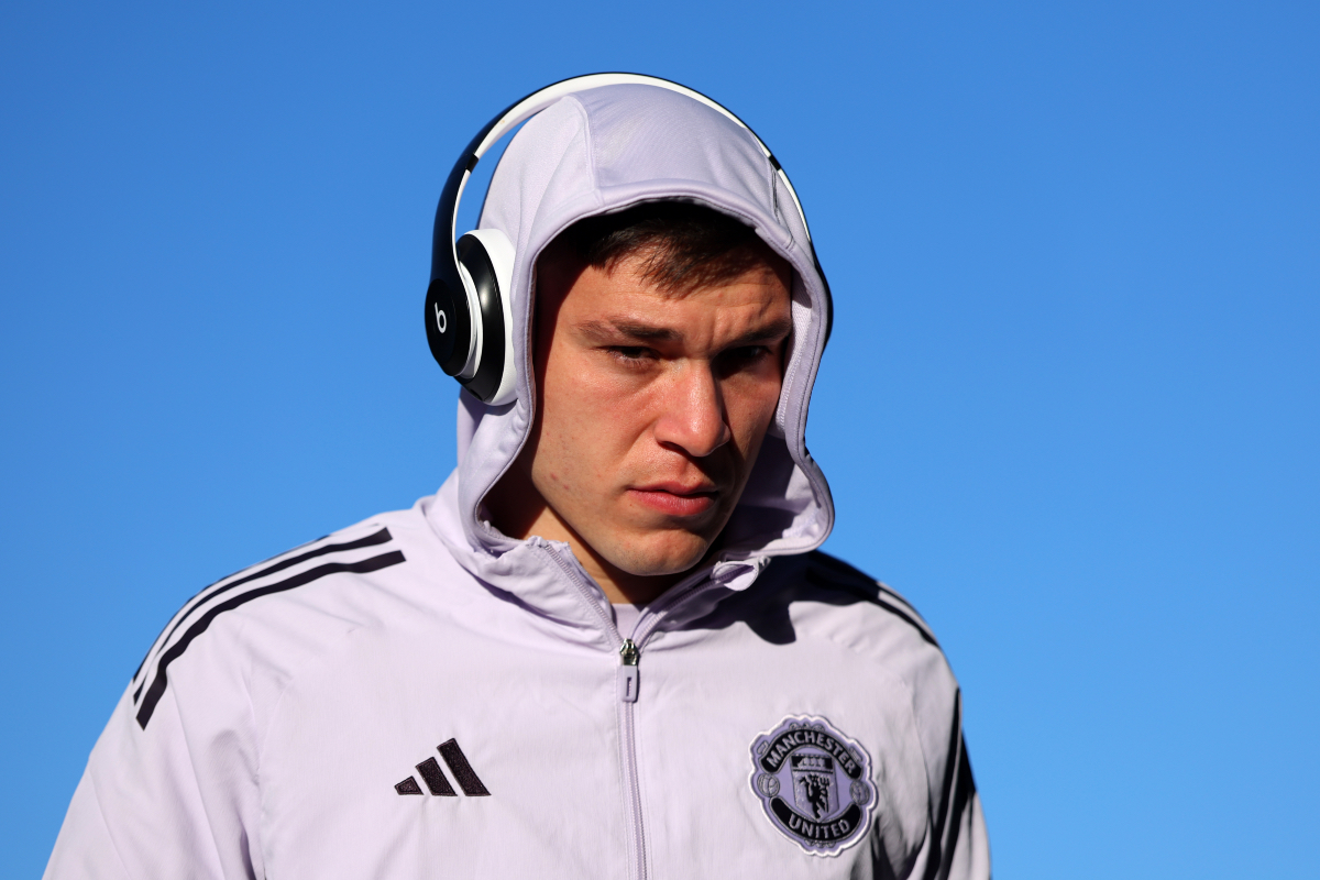 Manuel Ugarte arrives at Elland Road.