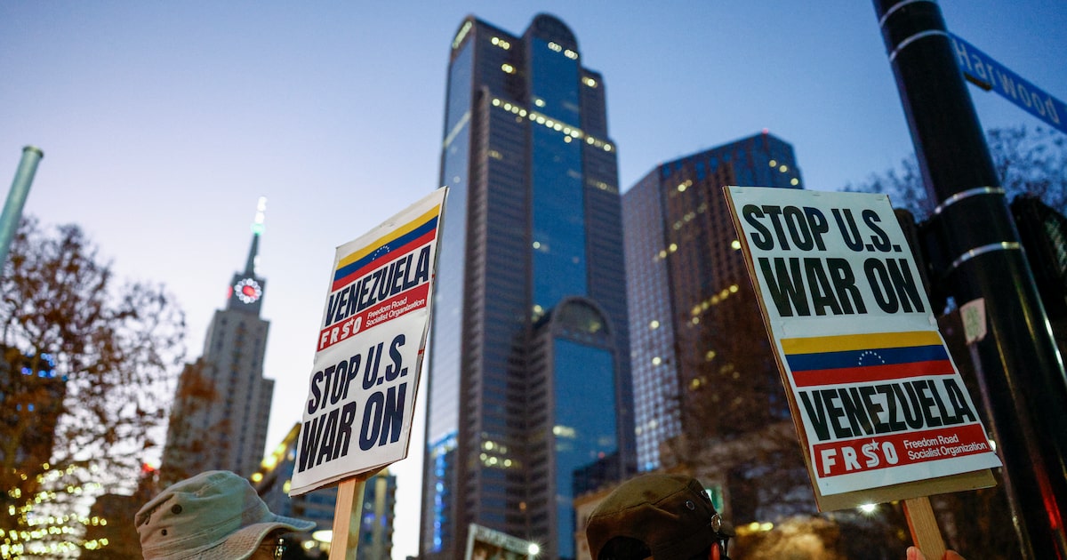 ‘No War With Venezuela’ protest held in downtown Dallas after U.S. seizes Maduro