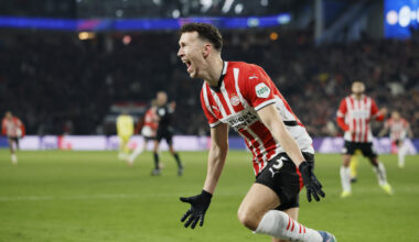 epa11908588 Ivan Perisic of PSV Eindhoven celebrates the 1-0 lead during the UEFA Champions League knockout phase play-offs 2nd leg soccer match between PSV Eindhoven and Juventus FC in Eindhoven, Netherlands, 19 February 2025. EPA-EFE/KOEN VAN WEEL (Inter links)