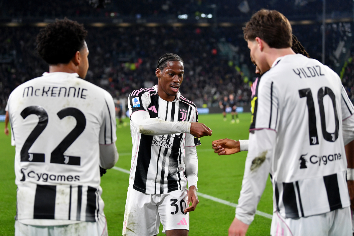 TURIN, ITALY - JANUARY 25: Jonathan David of Juventus celebrates scoring his team's first goal with teammates Weston McKennie and Kenan Yildiz during the Serie A match between Juventus FC and SSC Napoli at Juventus Stadium on January 25, 2026 in Turin, Italy. (Photo by Valerio Pennicino/Getty Images)