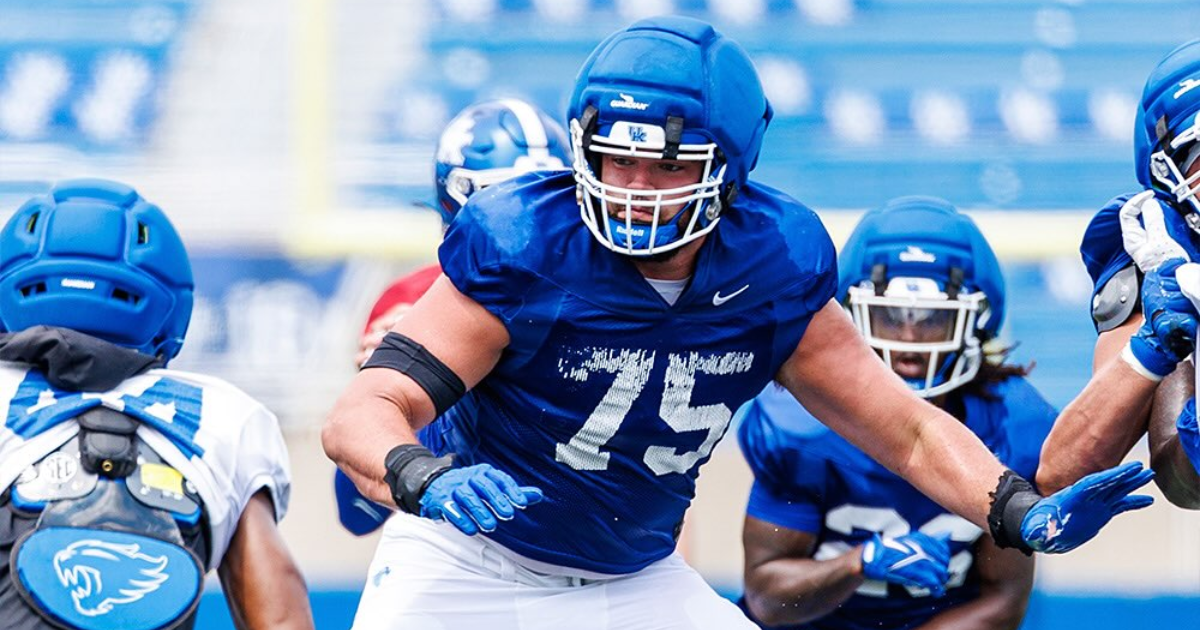 Tennessee forward Nate Ament (10) dribbles past Kentucky forward Mouhamed Dioubate (23) during a NCAA basketball game between the Tennessee Volunteers and Kentucky Wildcats at Thompson-Boling Arena at Food City Center in Knoxville, Tenn., on Jan. 17, 2026.