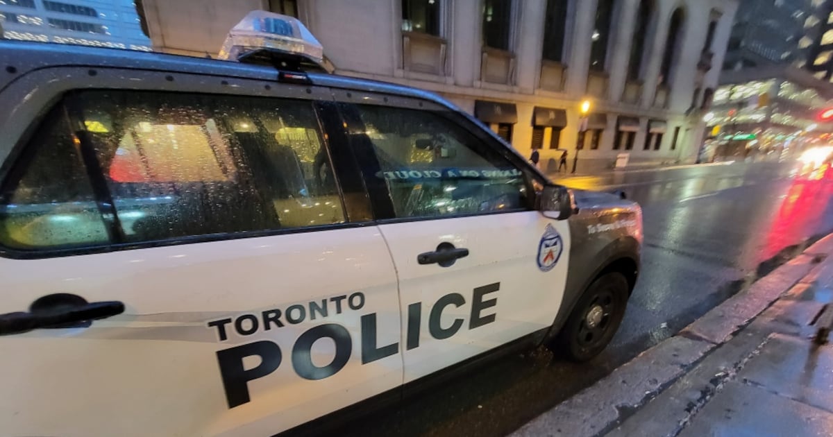 Pedestrian serriously hurt in downtown Toronto hit-and-run