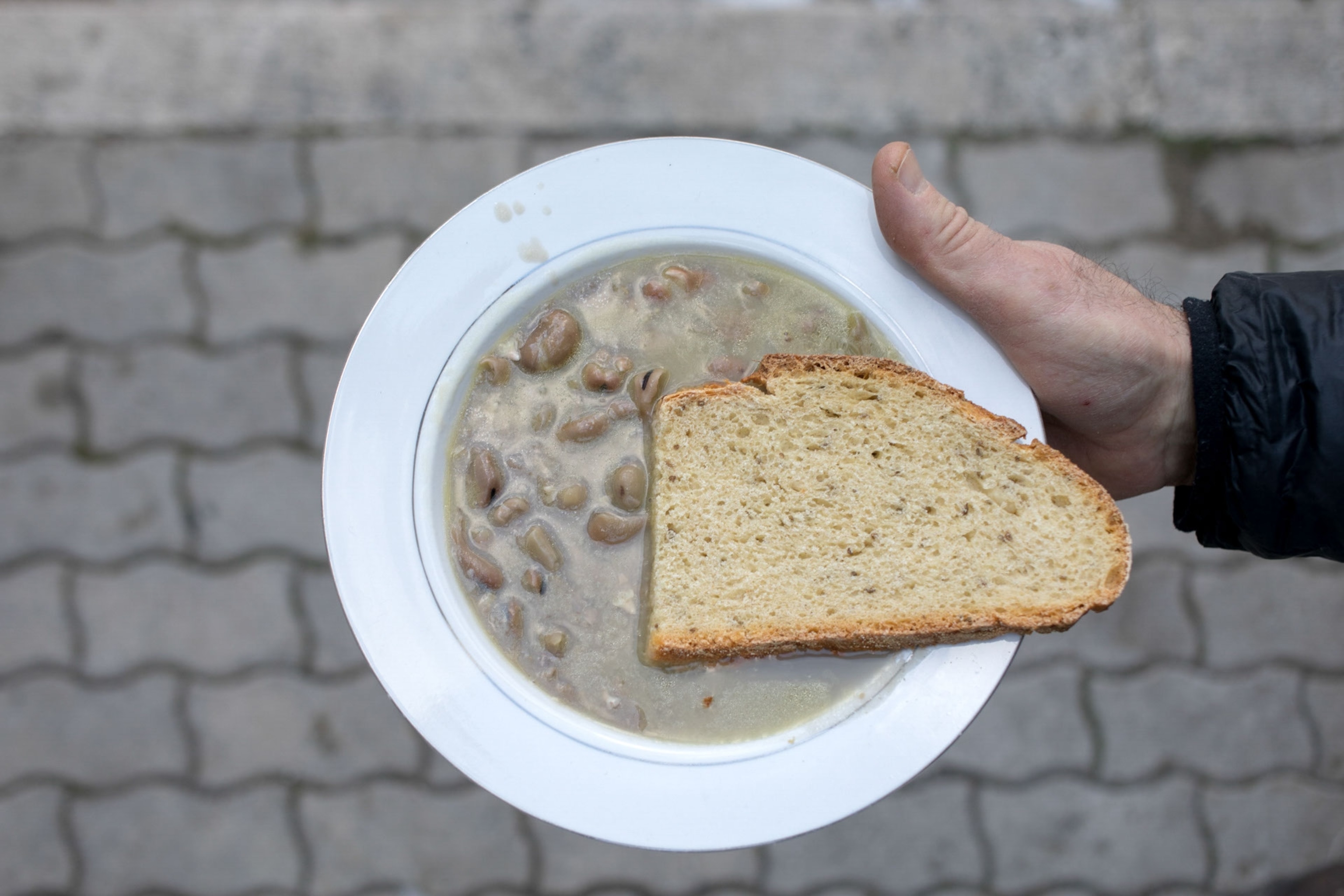 A plate of “Favata” with “Panetta,” the typical Panarda bread.