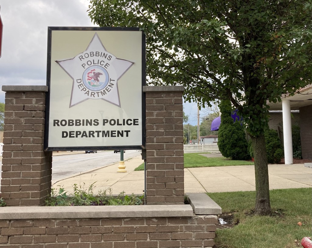 Chicago man charged with attempted murder in Robbins stabbing