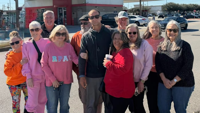 How a Deer Park man’s kind gesture sparked a social media movement to fight homelessness