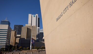Dallas City Hall debate is a rerun of DISD HQ move