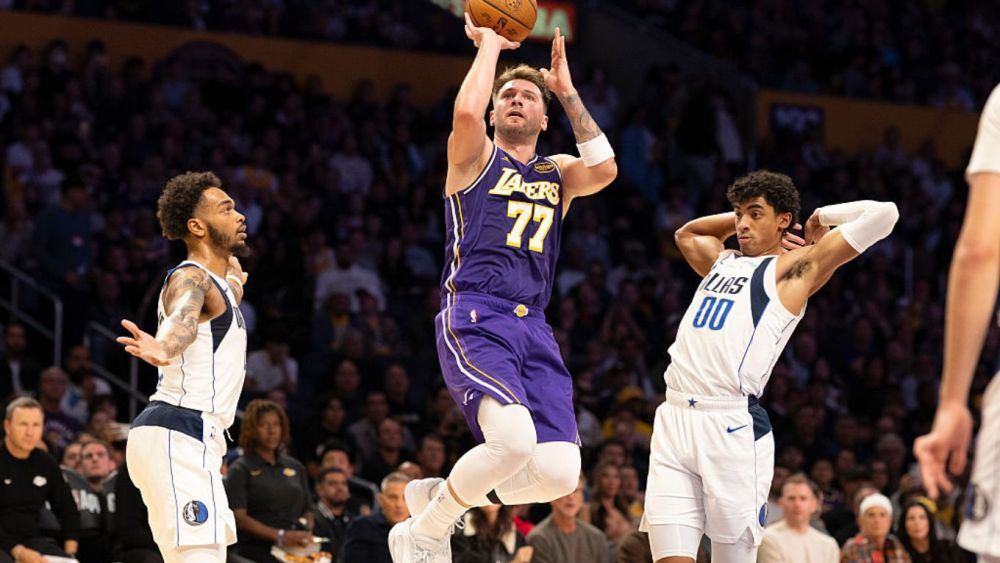 How To Watch LA Lakers vs. DAL Mavericks Online
