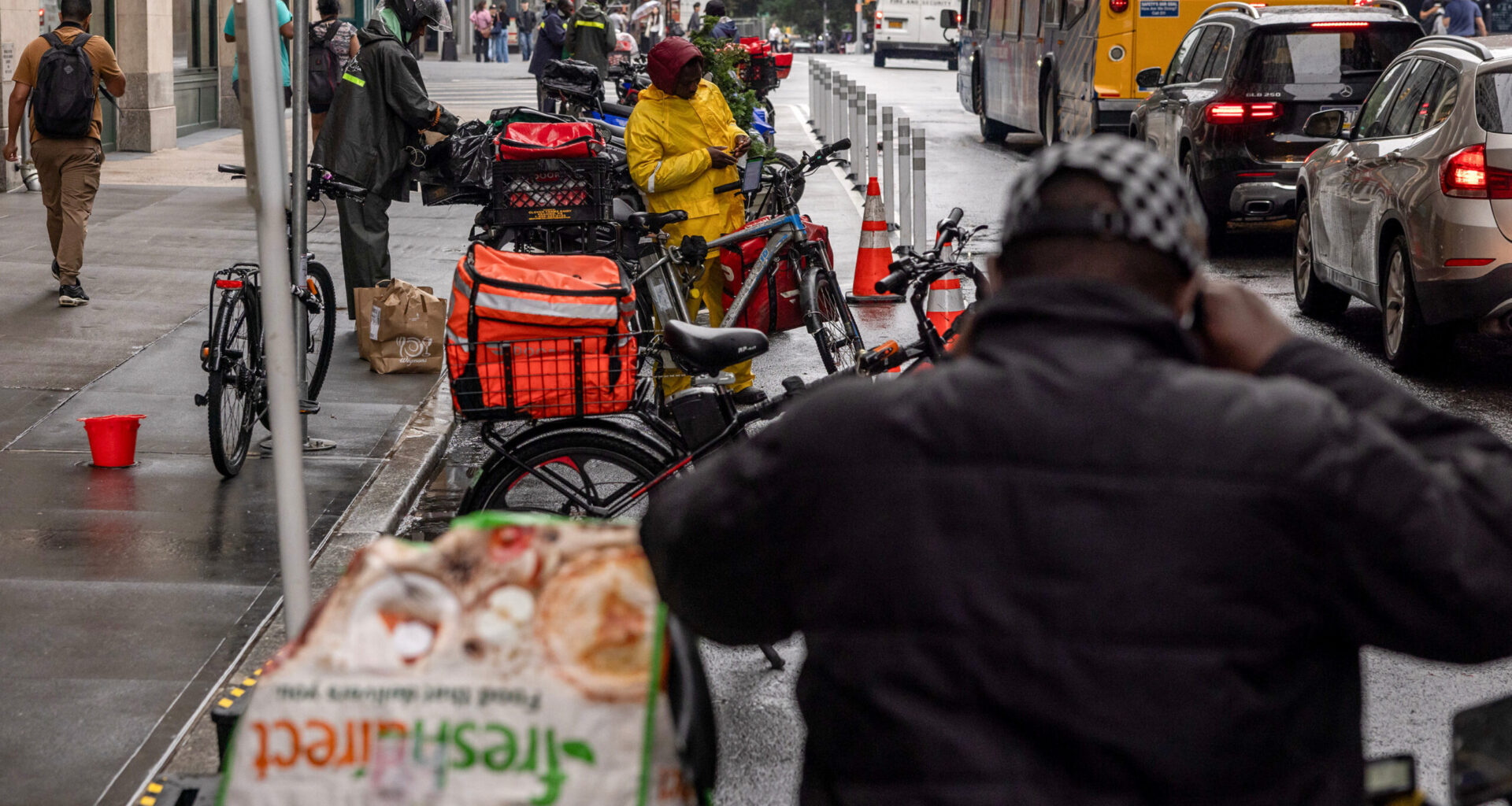 NYC Mayor Mamdani Widens Delivery-App Crackdown With Lost-Pay Lawsuit