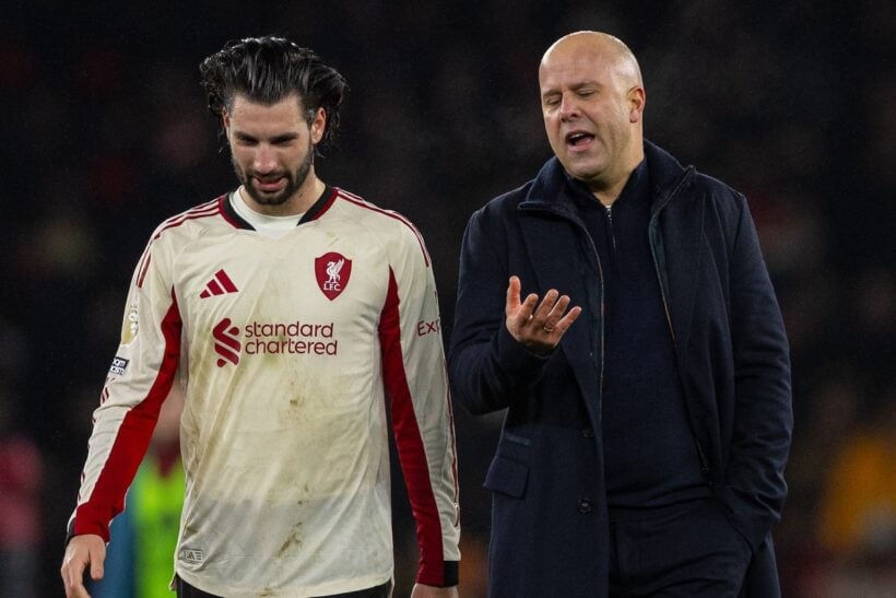 LONDON, ENGLAND - Thursday, January 8, 2026: Liverpool's head coach Arne Slot and Dominik Szoboszlai (L) after the FA Premier League match between Arsenal FC and Liverpool FC at the Emirates Stadium. (Photo by David Rawcliffe/Propaganda)