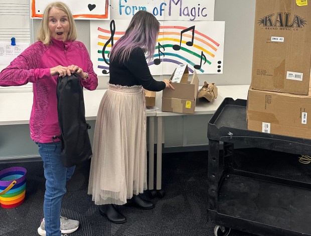 Ramona ukulele musicians and James Baldwin Elementary's parent teacher organization raised money to buy ukuleles for third- and fourth-grade students. (Courtesy Jessica Brustad)