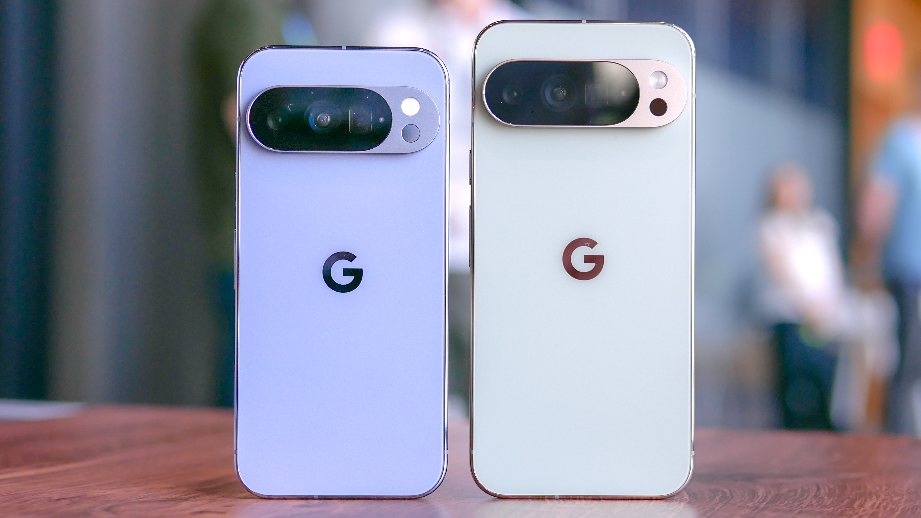 Google Pixel 10 Pro vs Pixel 10 Pro XL hands-on.