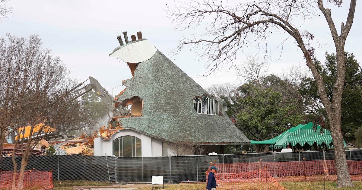 Car dealer demolishes Highland Park ‘Mushroom House,’ and another property is next