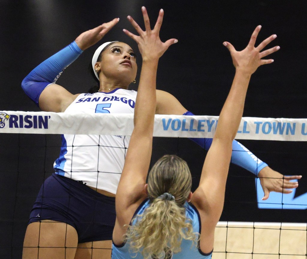 Mojo's hitters miss in home opener loss to Valkyries at Viejas Arena