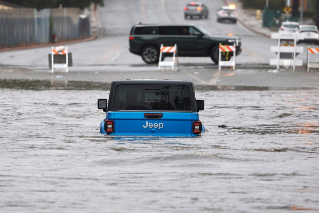 San Diego River expected to approach flood stage early Monday in Mission Valley area – San Diego Union-Tribune