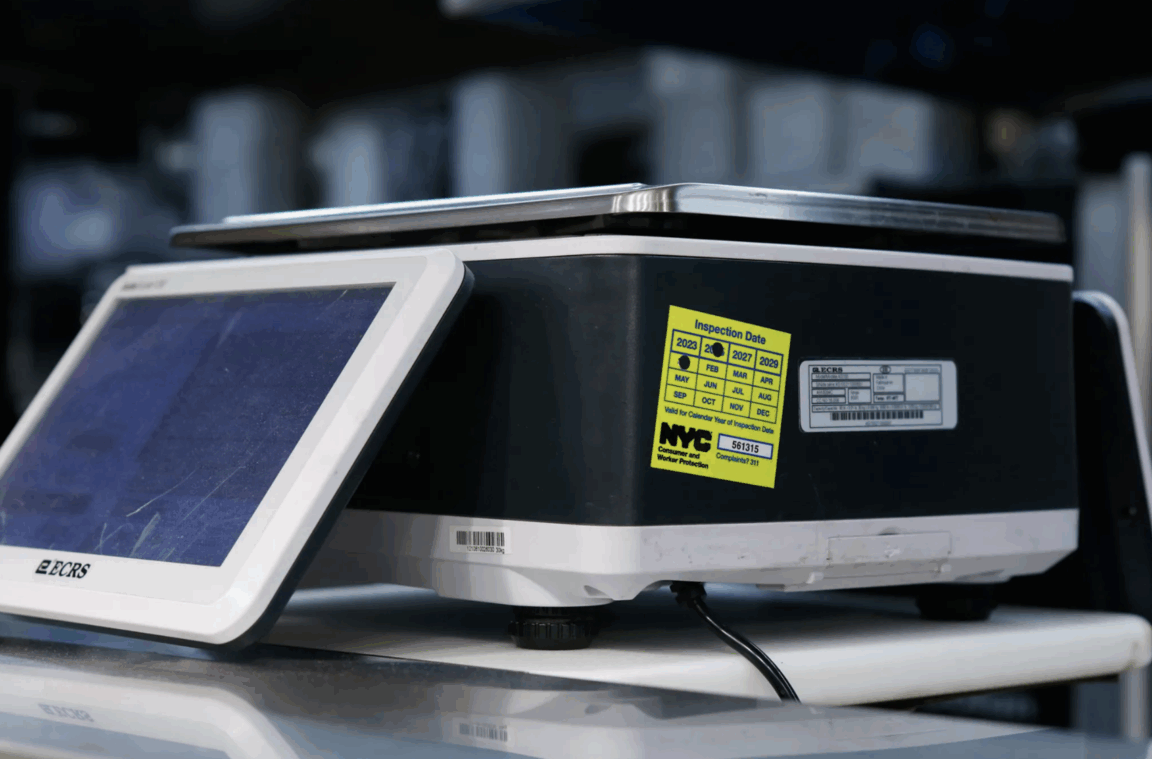 City inspectors found hundreds of broken or miscalibrated food scales at groceries and supermarkets between 2023 and 2025. Credit: Alex Krales/THE CITY