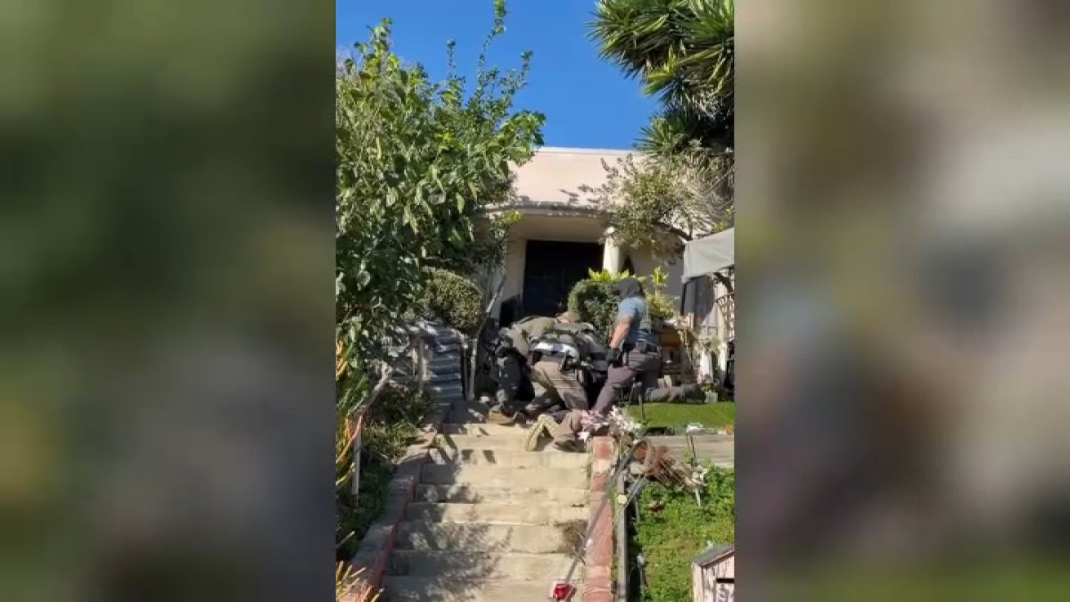 Man detained by federal agents at the doorstep of his Silver Lake home – NBC Los Angeles