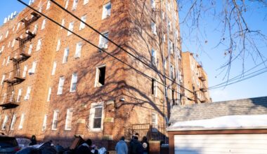 One dead as early-morning fire strikes Brooklyn apartment building