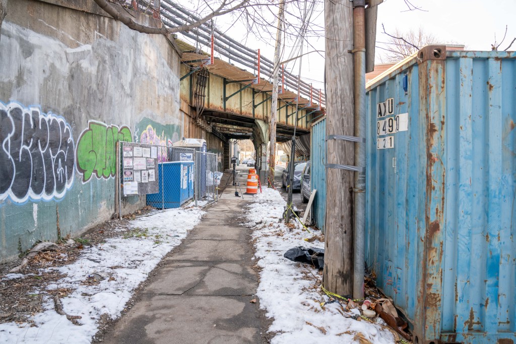 Man, 19, fatally shot in the back in the Bronx, three sought