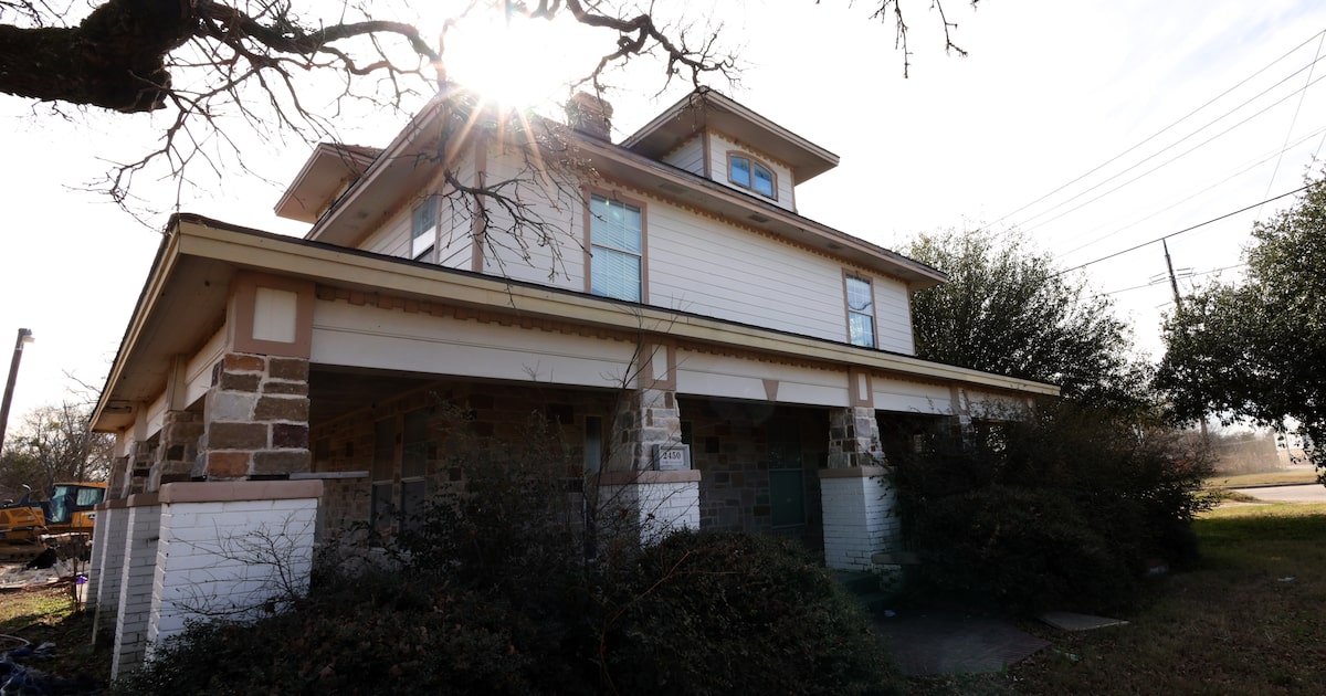 Plans to demolish 100-year-old home for a new AutoZone in Kleberg stalled by residents