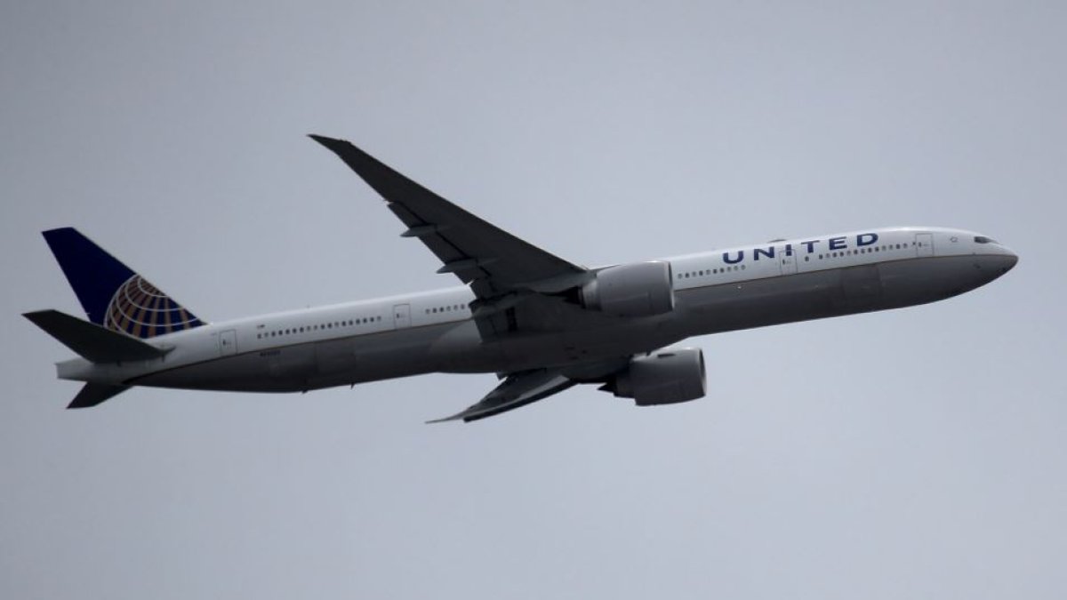 United flight diverted to Chicago over ‘disruptive’ passenger – NBC Chicago