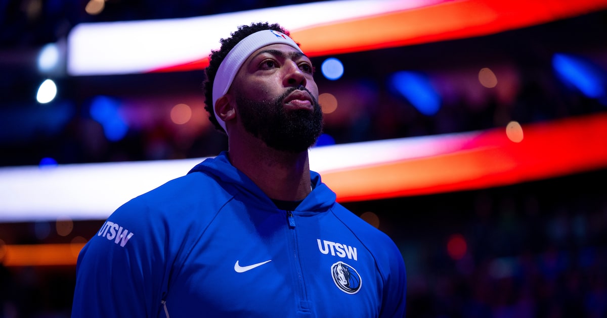 Mavericks hold breath as they assess severity of Anthony Davis’ hand injury