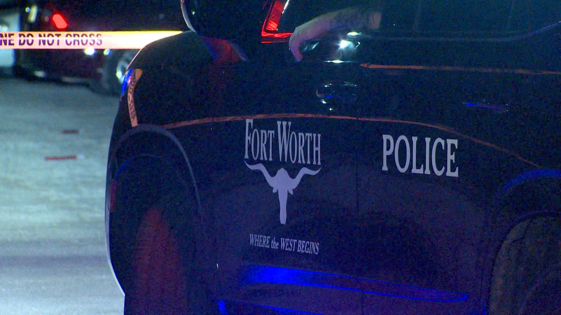 1 dead, another person hospitalized after crash following police chase in Fort Worth, officials say