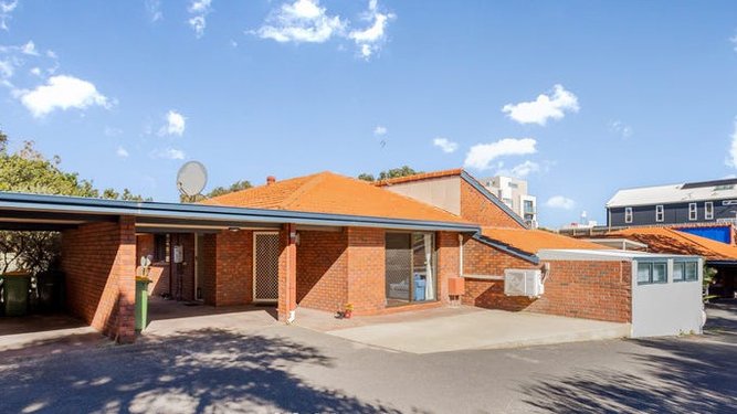 This two by one unit metres from Bunbury Back beach recently sold for $455,000