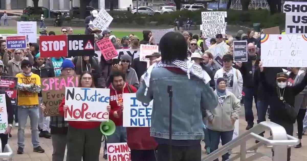 Houston anti-ICE protests continue days after Minneapolis shooting