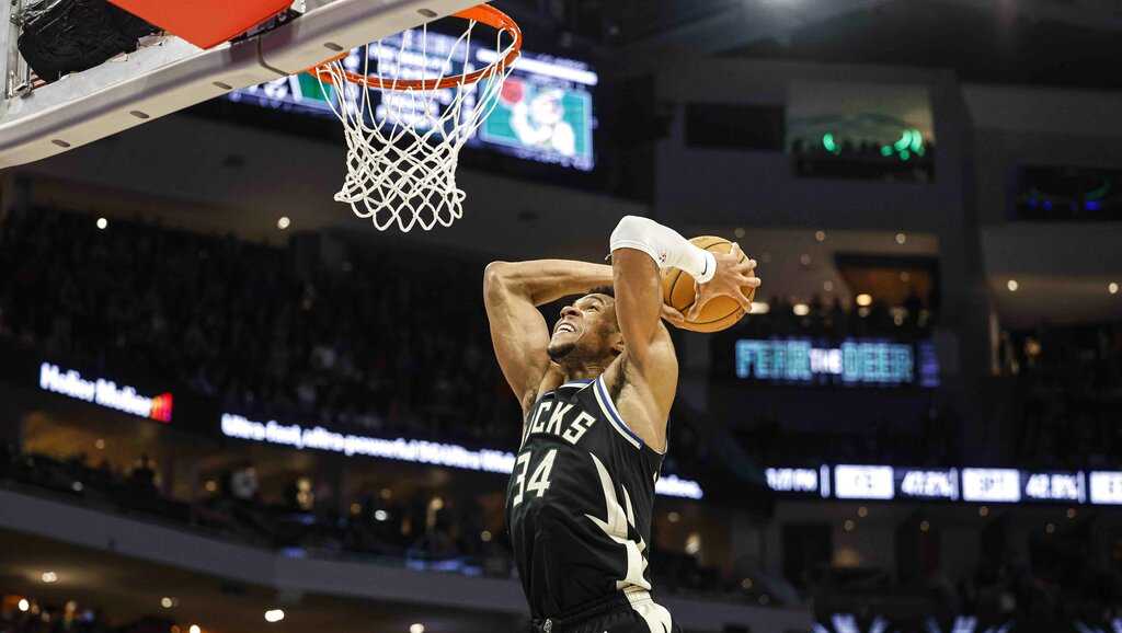 Giannis injures right calf, expects to be sidelined for weeks