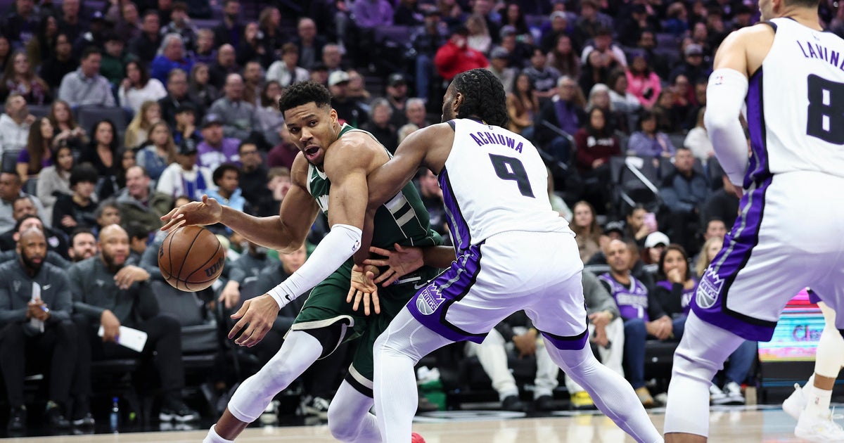 Antetokounmpo scores 37 in Bucks' 115-98 victory over Kings