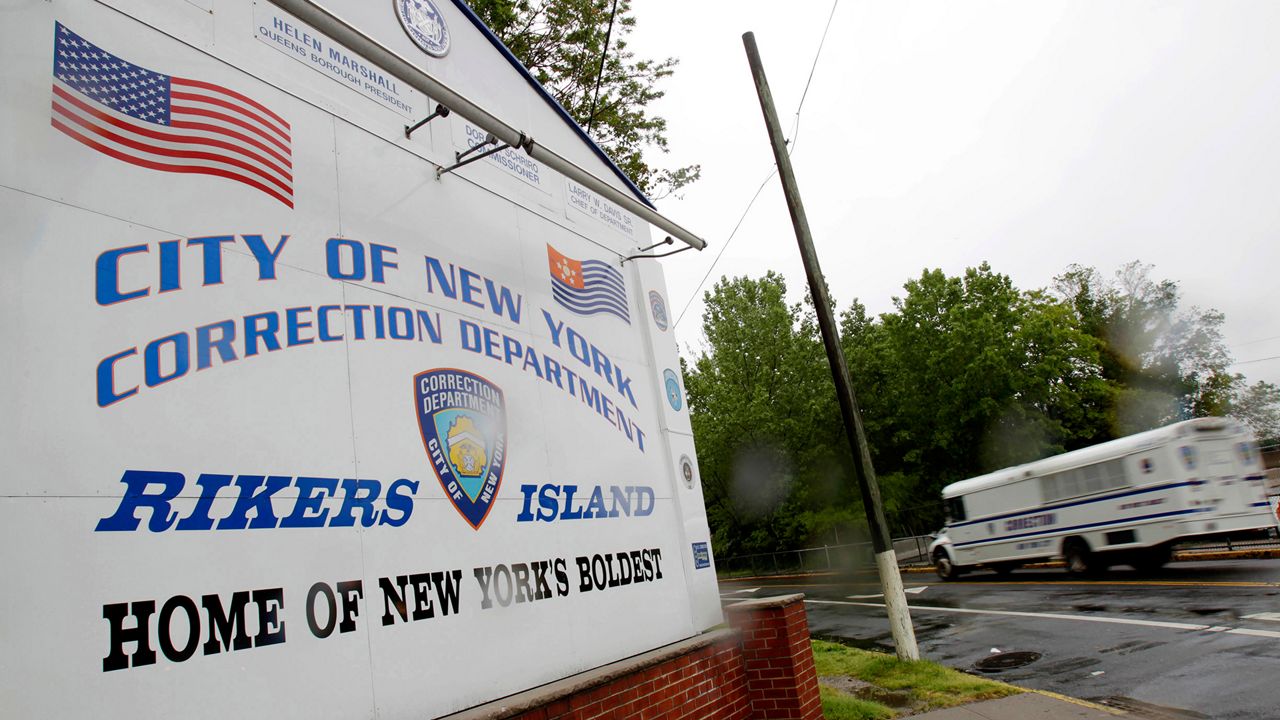 The federal monitor says Rikers Island is still riddled with violence and dysfunction. (AP Photo/Seth Wenig, File)