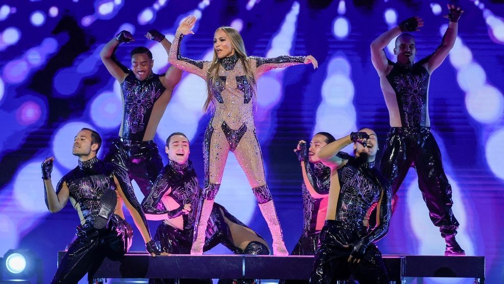 LAS VEGAS, NEVADA - MAY 26: (EDITORIAL USE ONLY) Jennifer Lopez (C) performs with dancers onstage during the 2025 American Music Awards at BleauLive Theater at Fontainebleau Las Vegas on May 26, 2025 in Las Vegas, Nevada. (Photo by Ethan Miller/Getty Images)