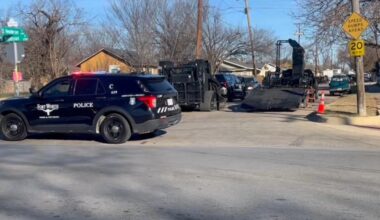 Police, SWAT officers respond to reports of shots fired in Fort Worth neighborhood