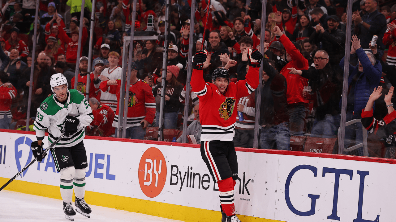 Mikheyev scores twice, Blackhawks hold off Stars